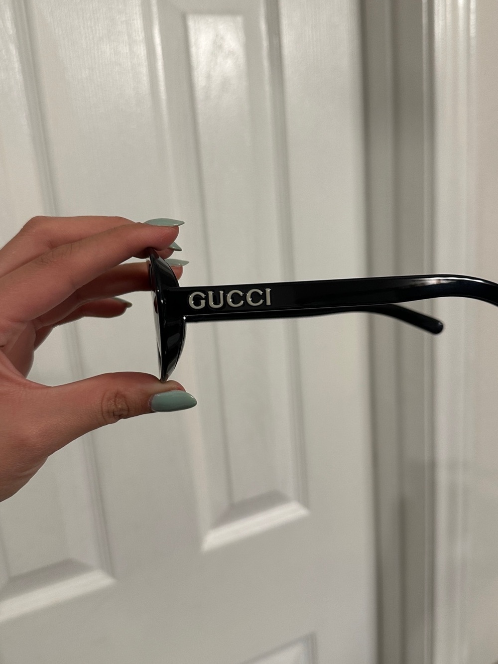 Gucci Black Round Sunglasses for Women with Dark Lenses - Picture 3 of 5